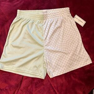 NO comments knew length shorts nwt‎